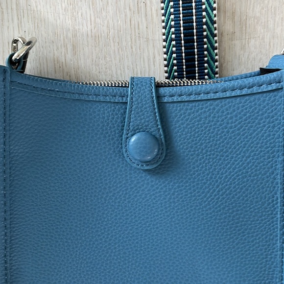 Small cross body purse. - Picture 2 of 7